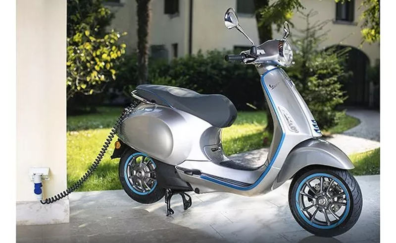 Review Motor Vespa Elettrica 70 dengan Harga Fantastis