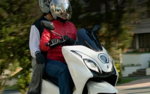 Suzuki Burgman 15 Meluncur, Motor Pendatang Baru yang Mengguncang Segmen Maxi Scooter 150 cc