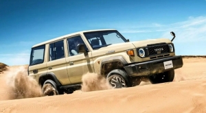Toyota Land Cruiser 70 Tampil Gagah dengan Gaya Retro